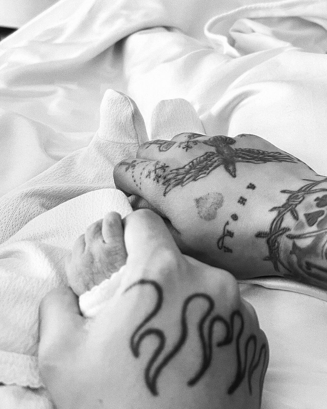 Christian Nodal y Cazzu ya son padres