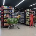 Cali: Precios de alimentos siguen altos en Cali, amas de casa perciben que el costo de la canasta familiar no baja, la inflación baja pero lento. Foto José L Guzmán. El País