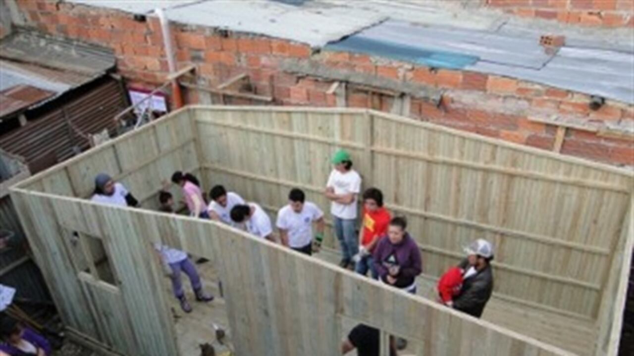 De una alianza social nació la campaña multiplataforma “Todo FOX por TECHO”.