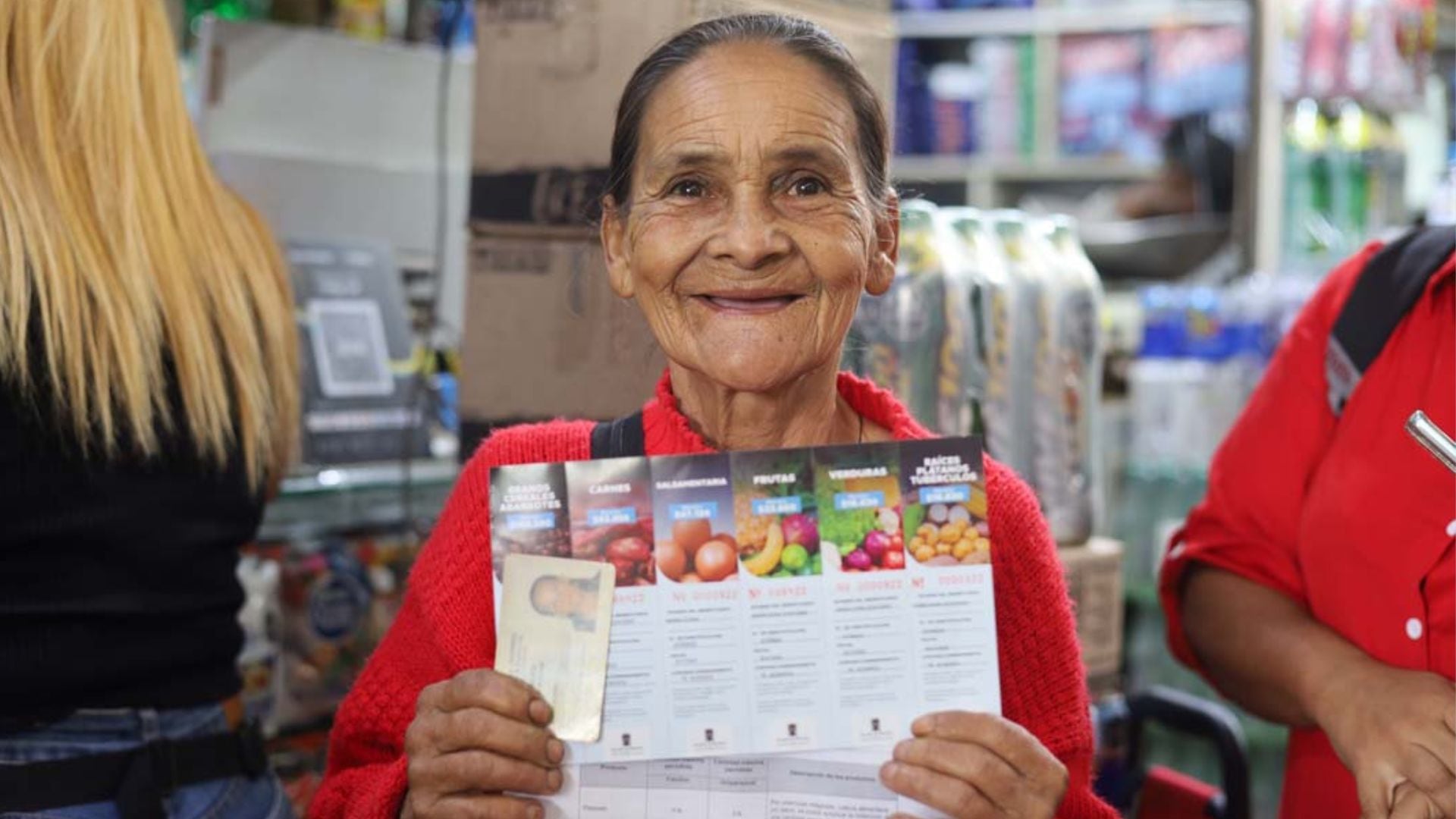 La Alcaldía de Medellín avanza en la entrega de bonos alimentarios para más de 15.000 familias vulnerables, como parte de su estrategia contra la inseguridad alimentaria.