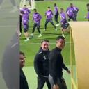 Cristiano se vio sonriente visitando a sus antiguos compañeros en Riad