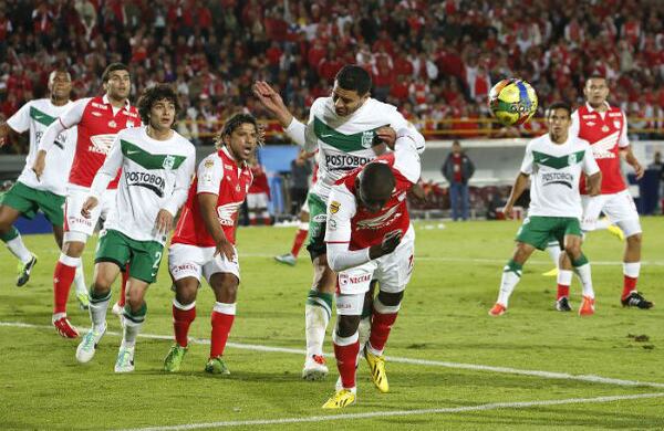 Por momentos el partido estuvo de toma y dame. Foto: Guillermo Torres