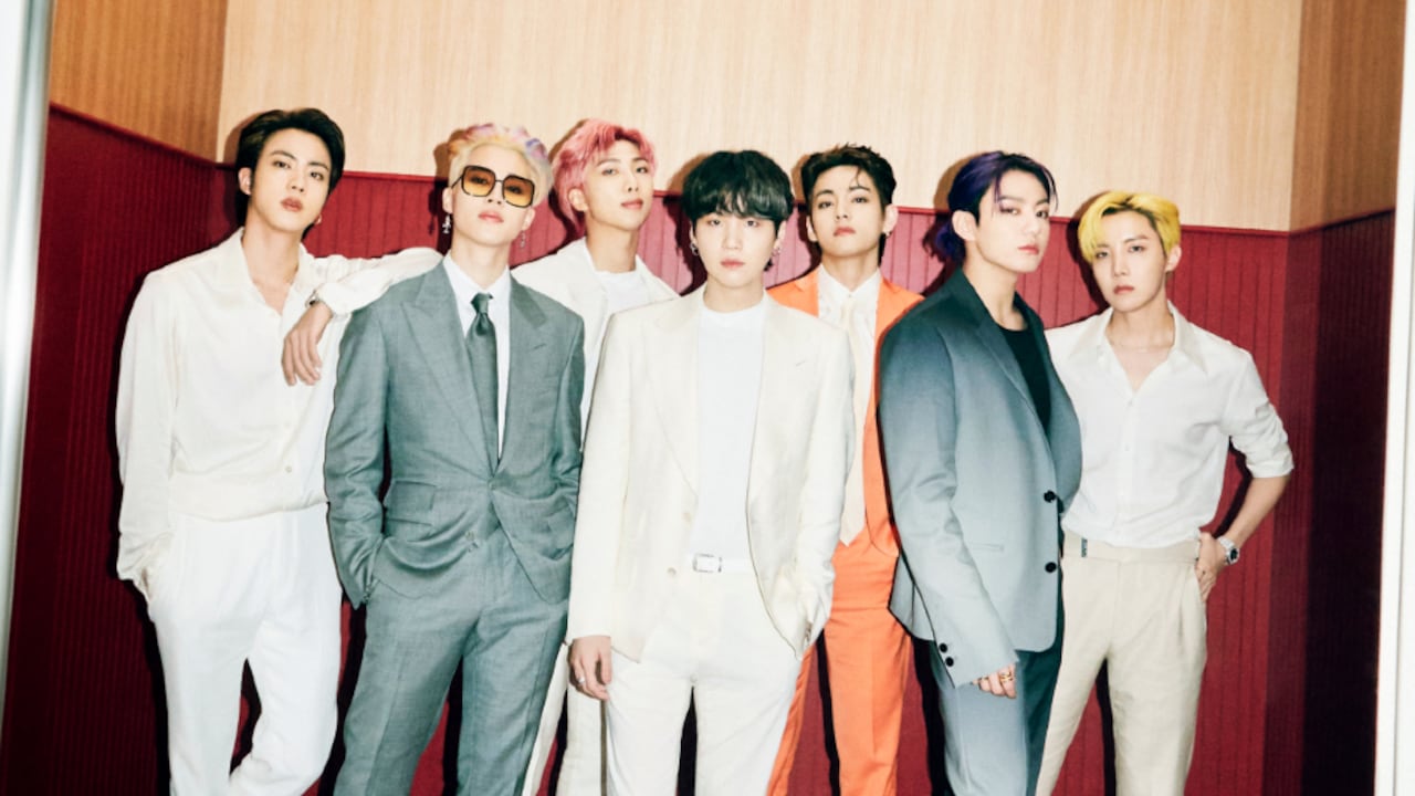 De izquierda a derecha: Jin, Jimin, RM, Suga, V, Jungkook y J-Hope son BTS.