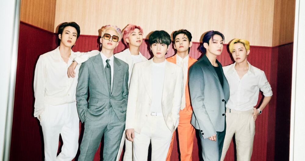 De izquierda a derecha: Jin, Jimin, RM, Suga, V, Jungkook y J-Hope son BTS.