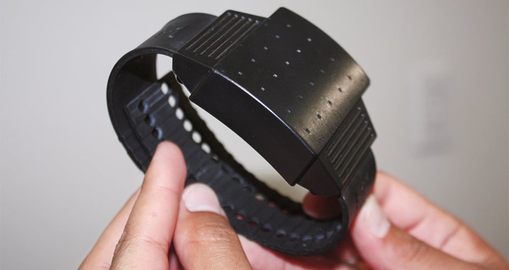 Lo curioso o descarado es que atribuyen las inconsistencias que han presentado 292 dispositivos a que su “funcionamiento depende de si el privado de la libertad lo mantiene prendido o apagado”.