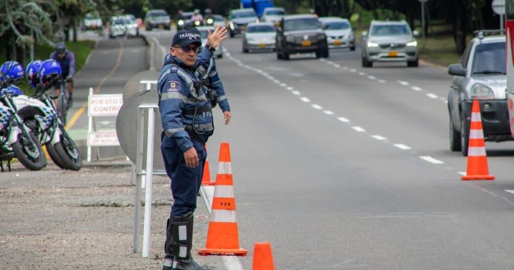 Las autoridades llaman a respetar las normas de tránsito en medio del alto flujo de viajeros.