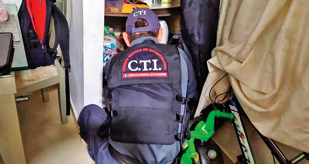 Funcionarios de la Fiscalía recurren a todo tipo de artimañas para mantenerse en la entidad.