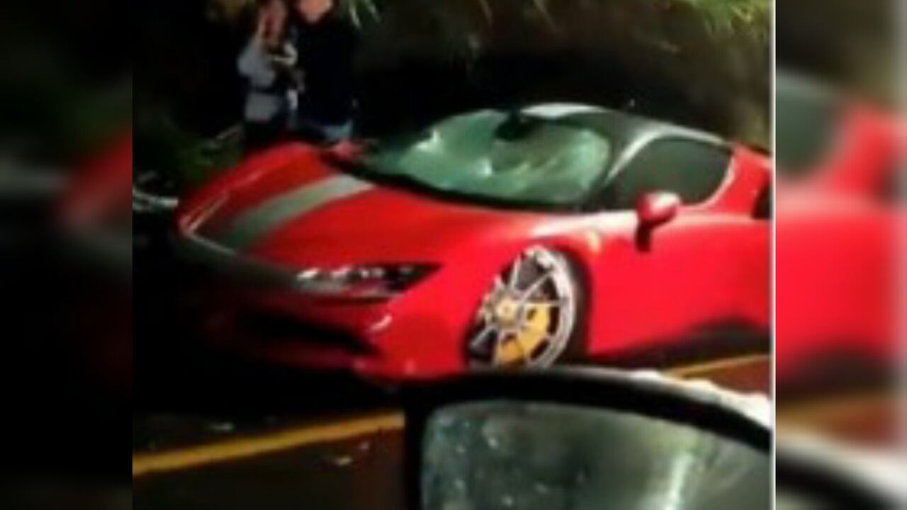 Ferrari protagoniza accidente de tránsito en Antioquia.