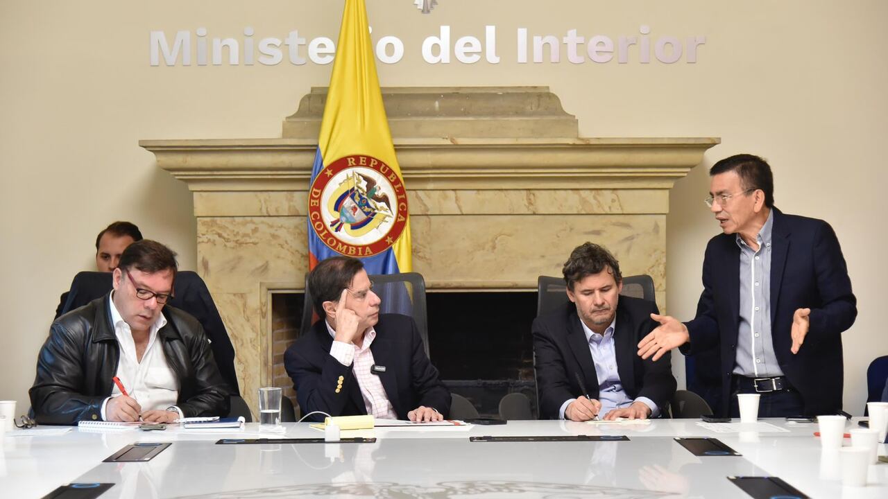 El ministro del Interior, Juan Fernando Cristo, se reunió con representantes de los sindicatos.