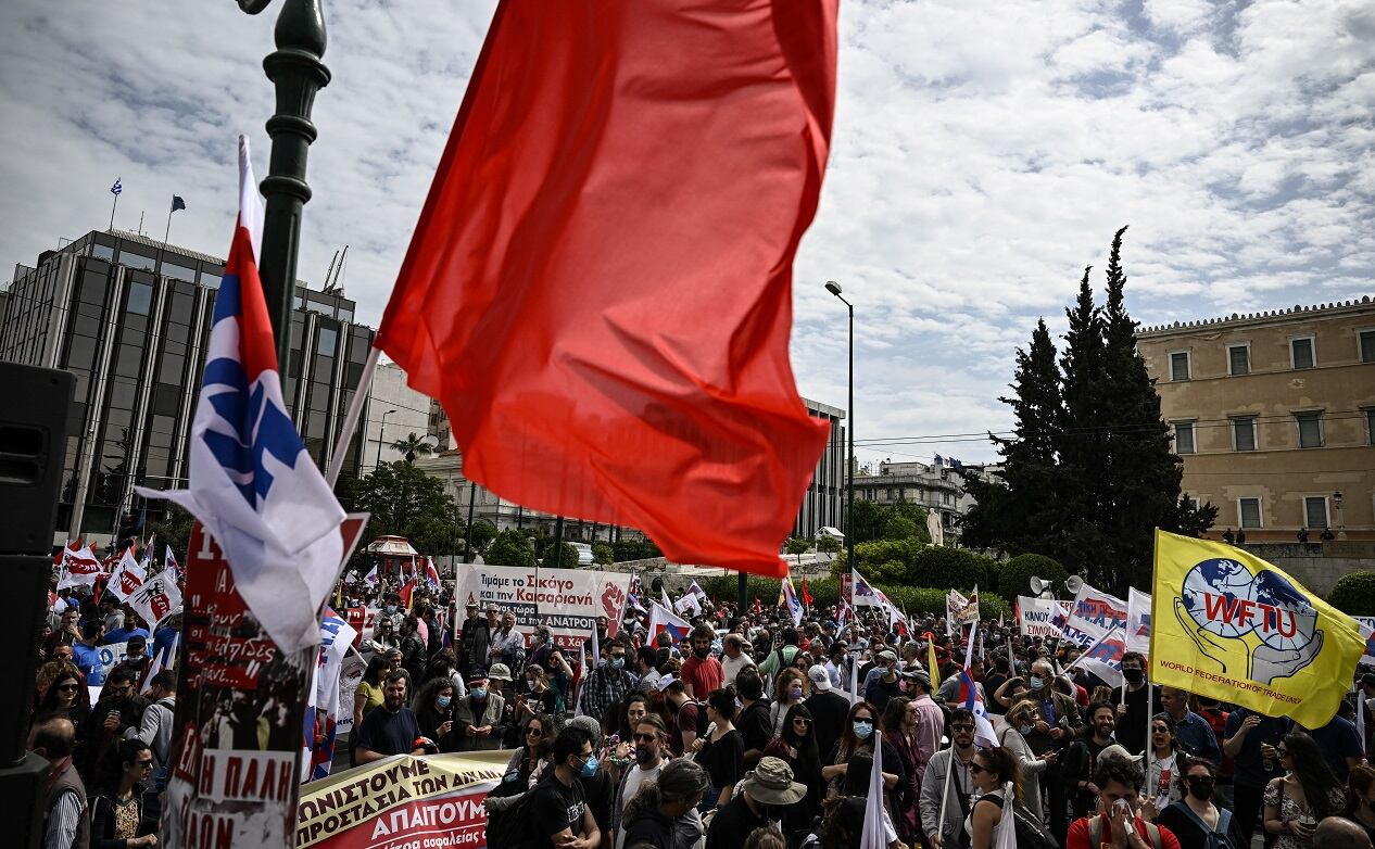 En Atenas, unos 9.000 manifestantes reclamaron al Gobierno más medidas para enfrentar el impacto de la inflación.