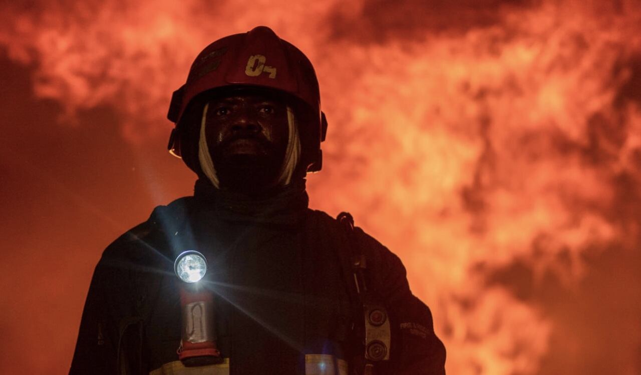 Los dos bomberos murieron peleando contra las llamas (foto de referencia)