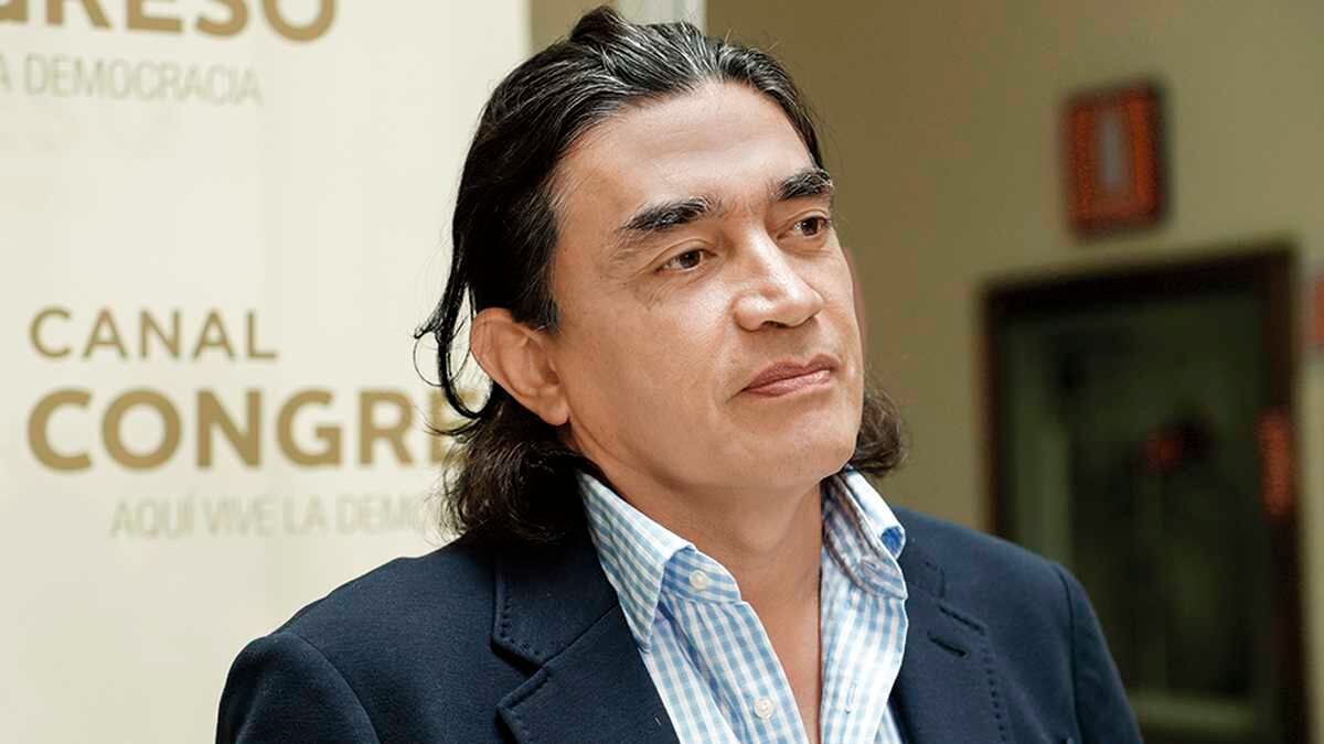 El senador Gustavo Bolívar defendió el nombramiento de Iván Velázques como nuevo ministro de Defensa. Foto: León Darío Peláez.