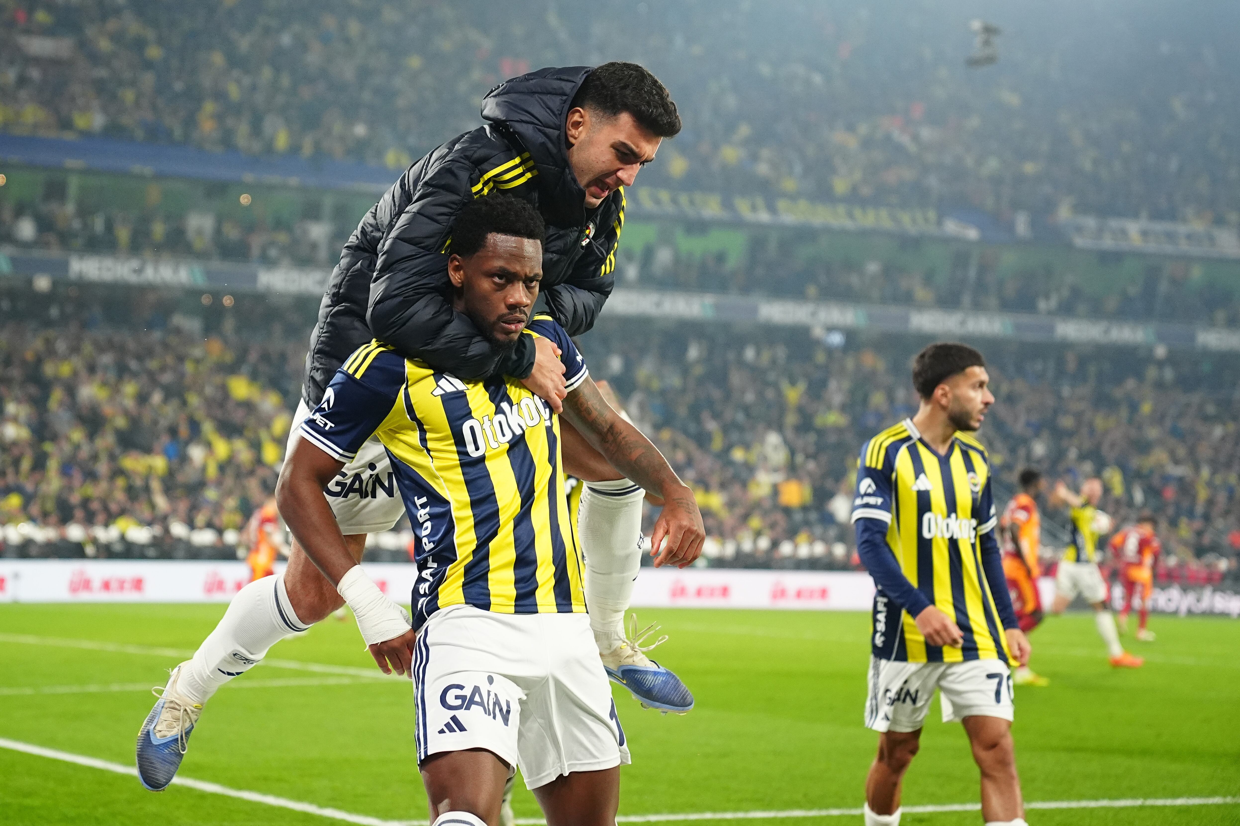 Jhon Jáder Durán marcó un gol agónico en el Fenerbahce vs. Galatasaray