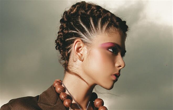 Las mujeres con el cabello trenzado suelen sufrir de problemas relacionados con el mal olor de su cuero cabelludo.