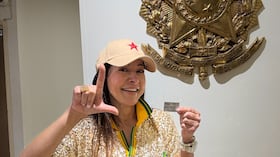 Flavia Dos Santos celebra el triunfo de Lula da Silva