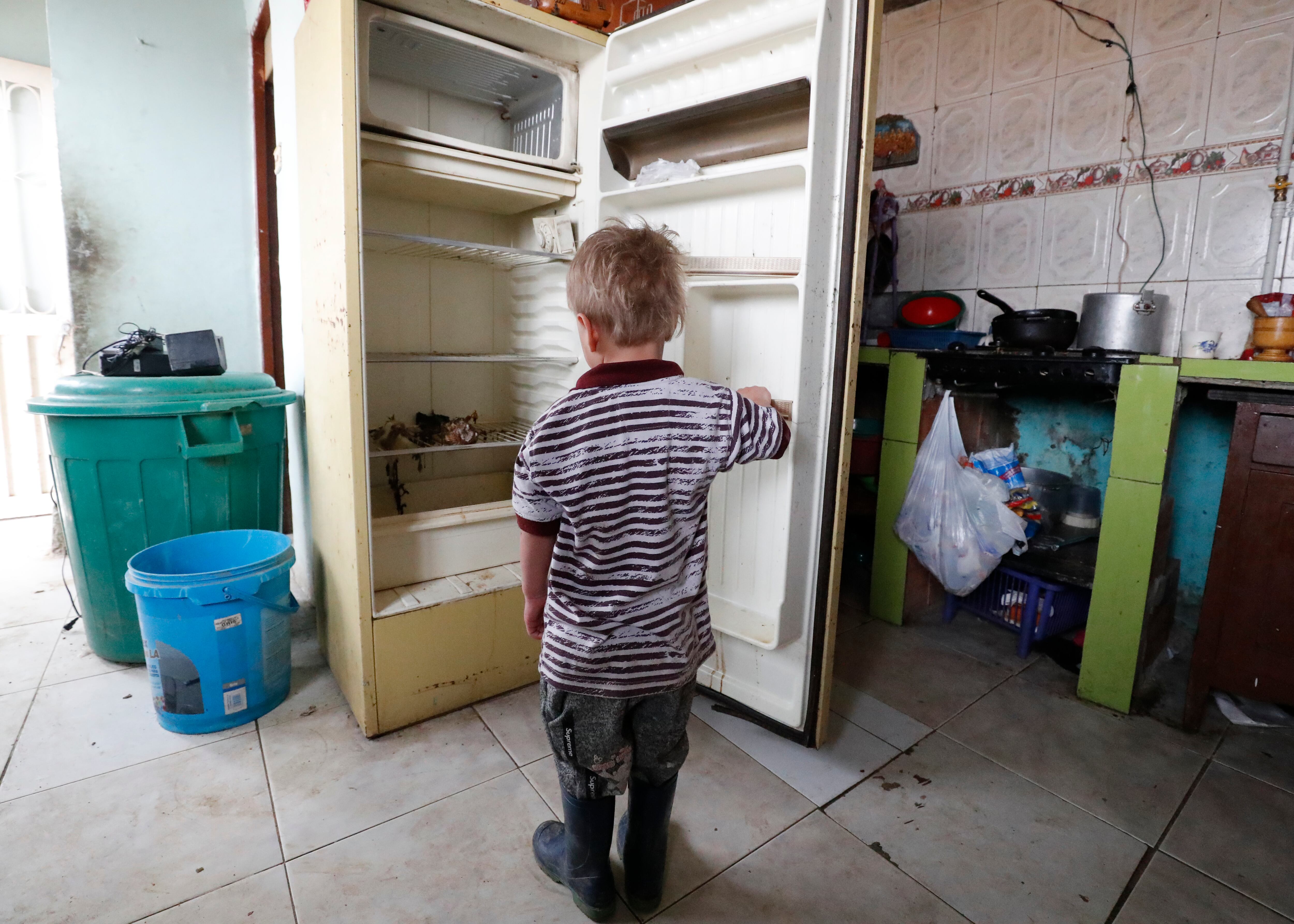 Pobreza familias vulnerables
niños mal alimentados
carestía
pobreza extrema
hambre
canasta familiar
precios altos
inflación
Soacha febrero 9 del 2022
Foto Guillermo Torres Reina / Semana