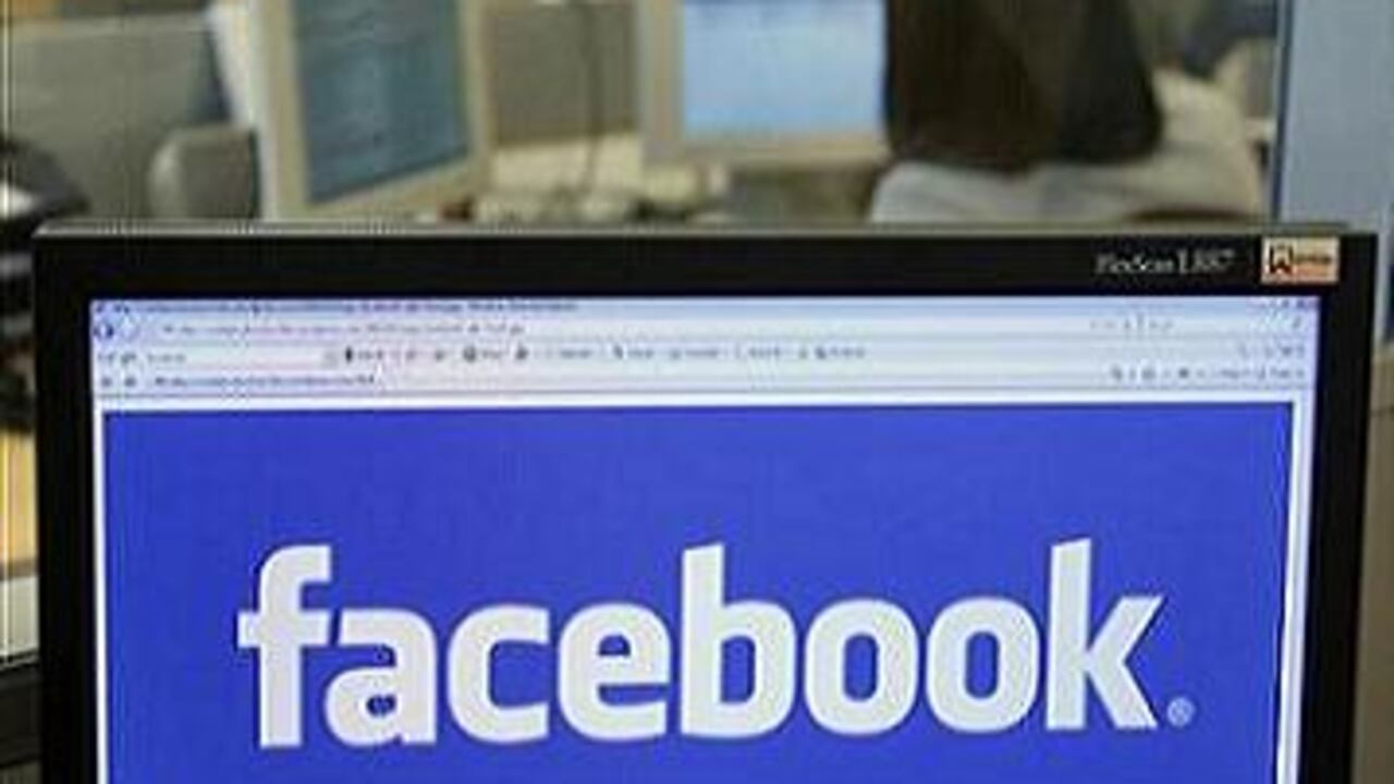 Reuters - Una de las razones es la disminución en el crecimiento de los usuarios activos diarios de la red social.