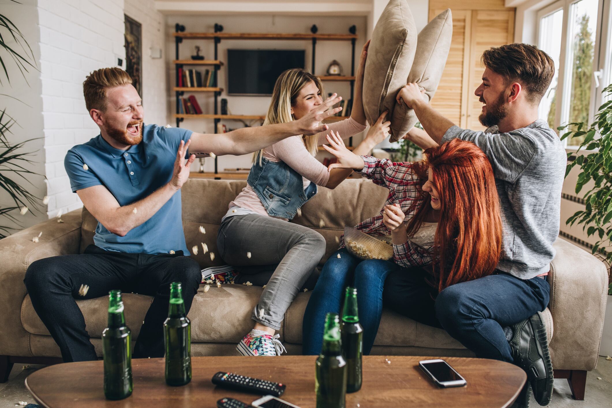 Aunque inicialmente pueden generar nerviosismo, las preguntas incómodas tienen el potencial de generar conversaciones honestas y significativas que fortalecen los lazos entre amigos a largo plazo.