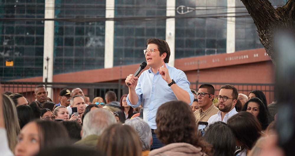 El menor de edad que se fugó era el señalado para asesinar a Miguel Uribe Turbay, pero días antes se arrepintió porque sabía que lo iban a matar. 