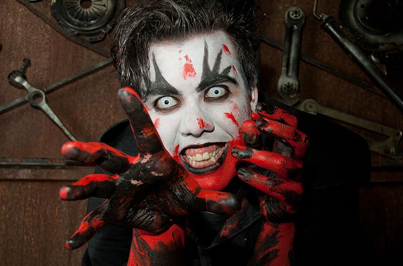 Góticos ¿Qué hacen los miembros de esta tribu urbana para que muchos los relacionen con el vampirismo y el satanismo?