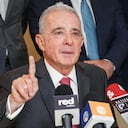 El expresidente Álvaro Uribe expuso lo que denominó las 23 pruebas del montaje en su contra. La audiencia, que continuará el lunes, duró cerca de 12 horas.