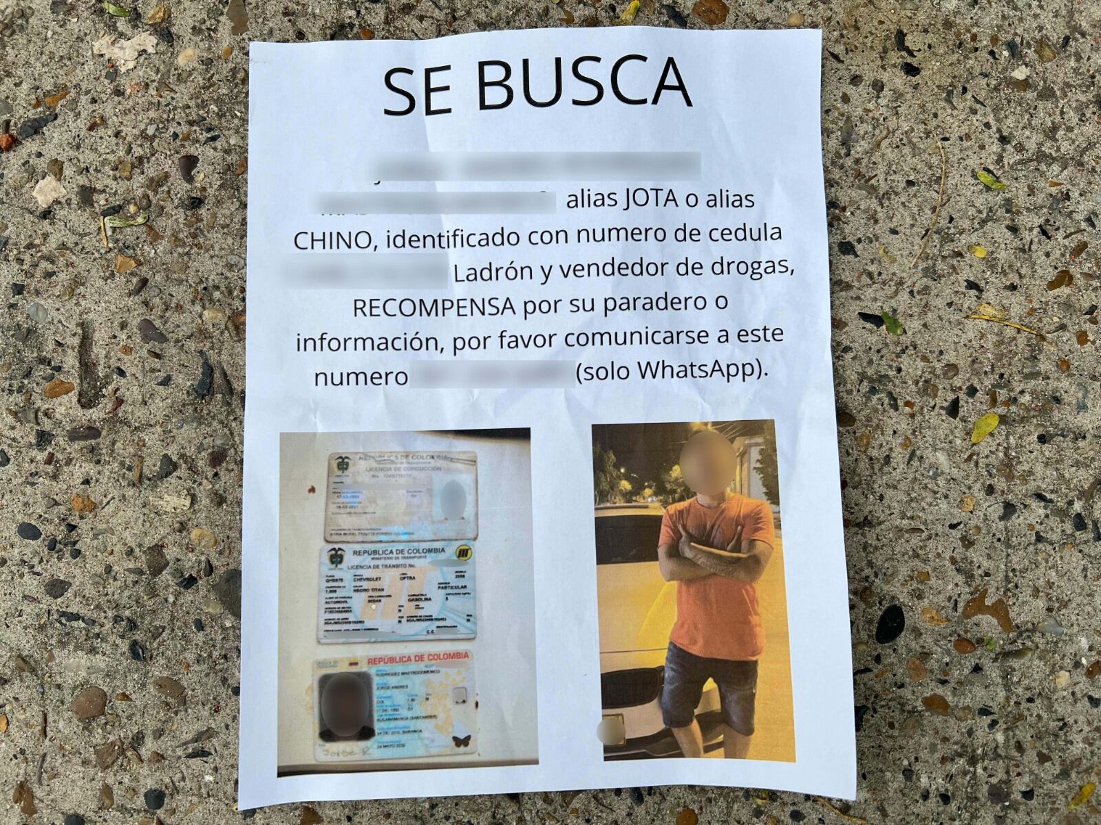 Panfleto que lanzaron hombres en un carro.