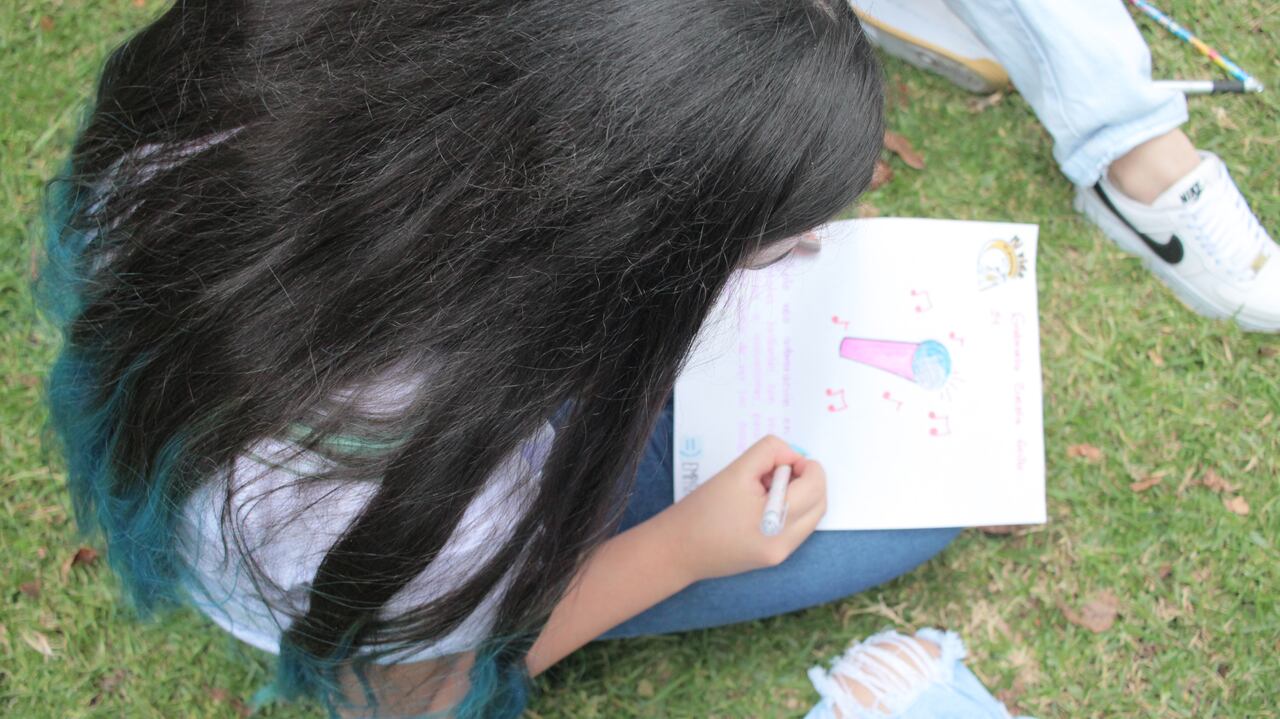 Un grupo de voluntarios de la Fundación Empatados creó una innovadora iniciativa pedagógica para apoyar y reforzar el proceso educativo en las zonas rurales. Con esta idea han impactado más de 7.800 familias y este año esperan llegar a más de 40.000 estudiantes.