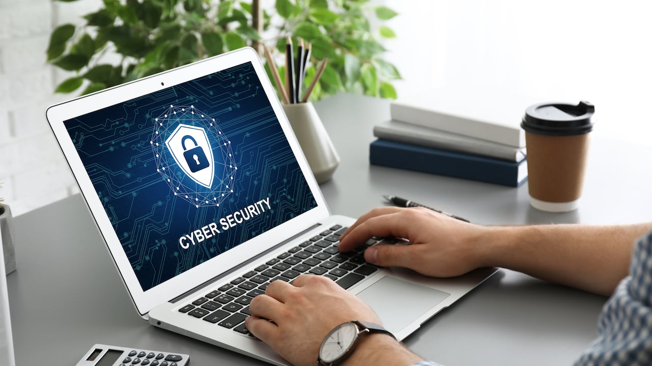 Curso gratis en ciberseguridad.