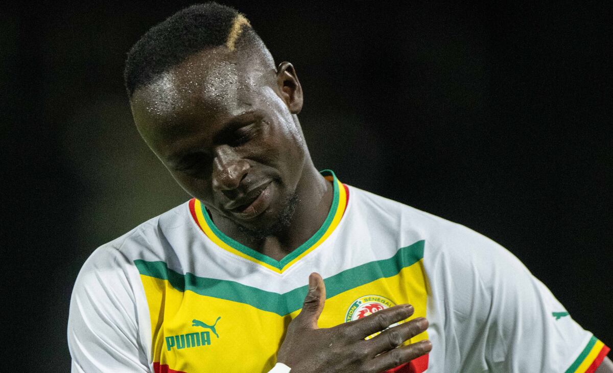 El delantero senegalés estará por fuera del Mundial de Qatar