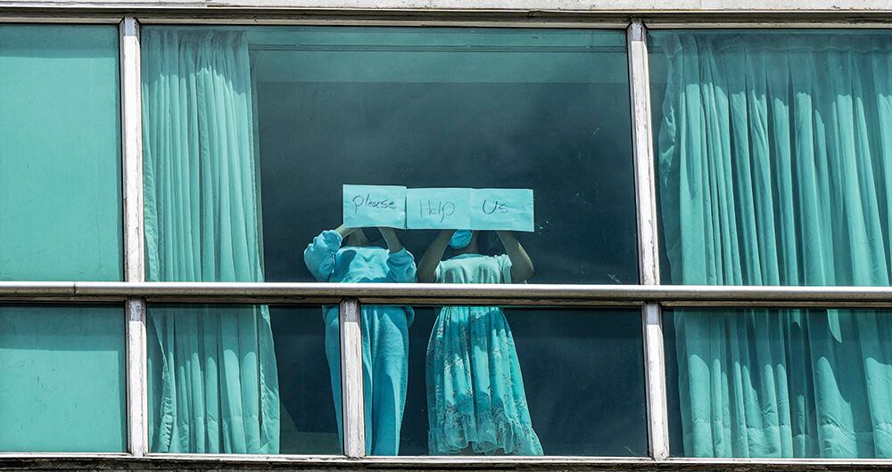 Los deportados pedían ayuda desde el hotel de Panamá.