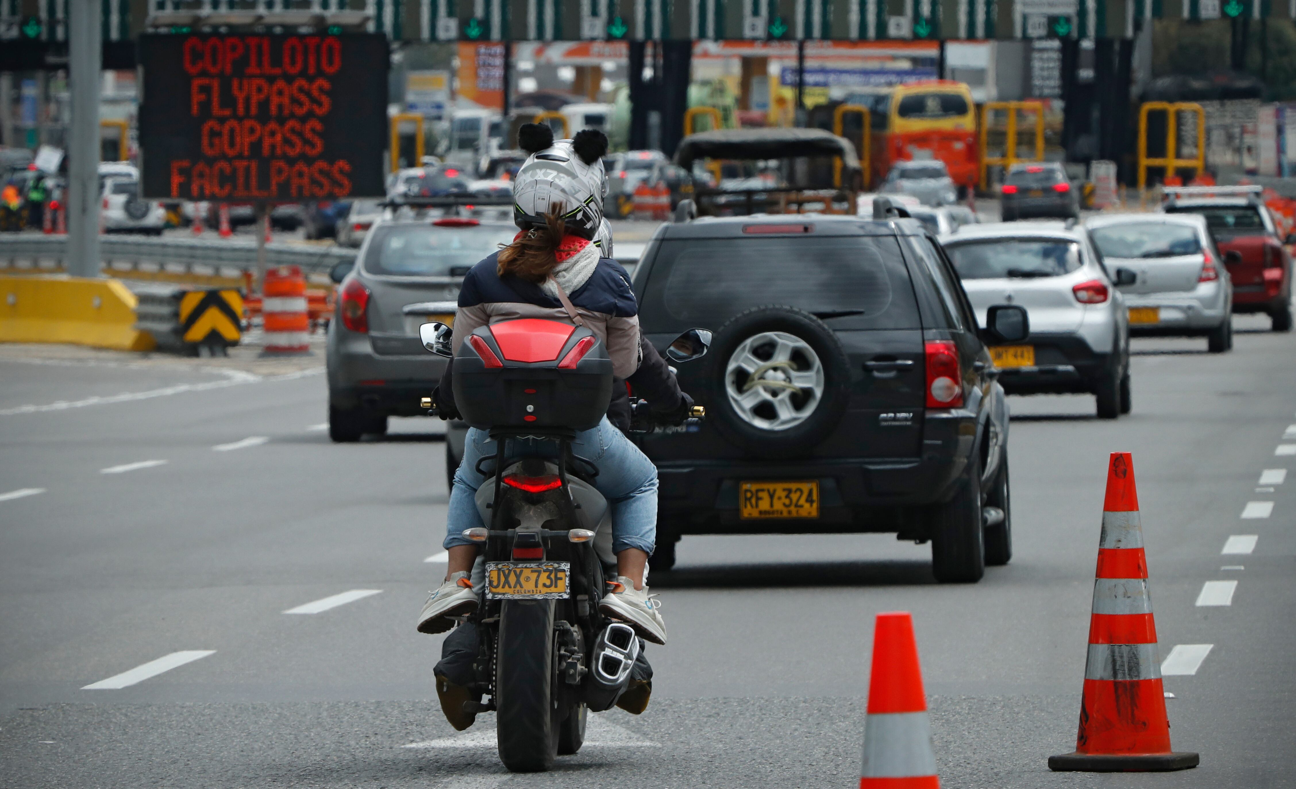 Plan éxodo de Semana Santa  tránsito y transporte Policía Nacional de carreteras
puesto de control
Bogotá abril 12 del 2022
Foto Guillermo Torres Reina / Semana