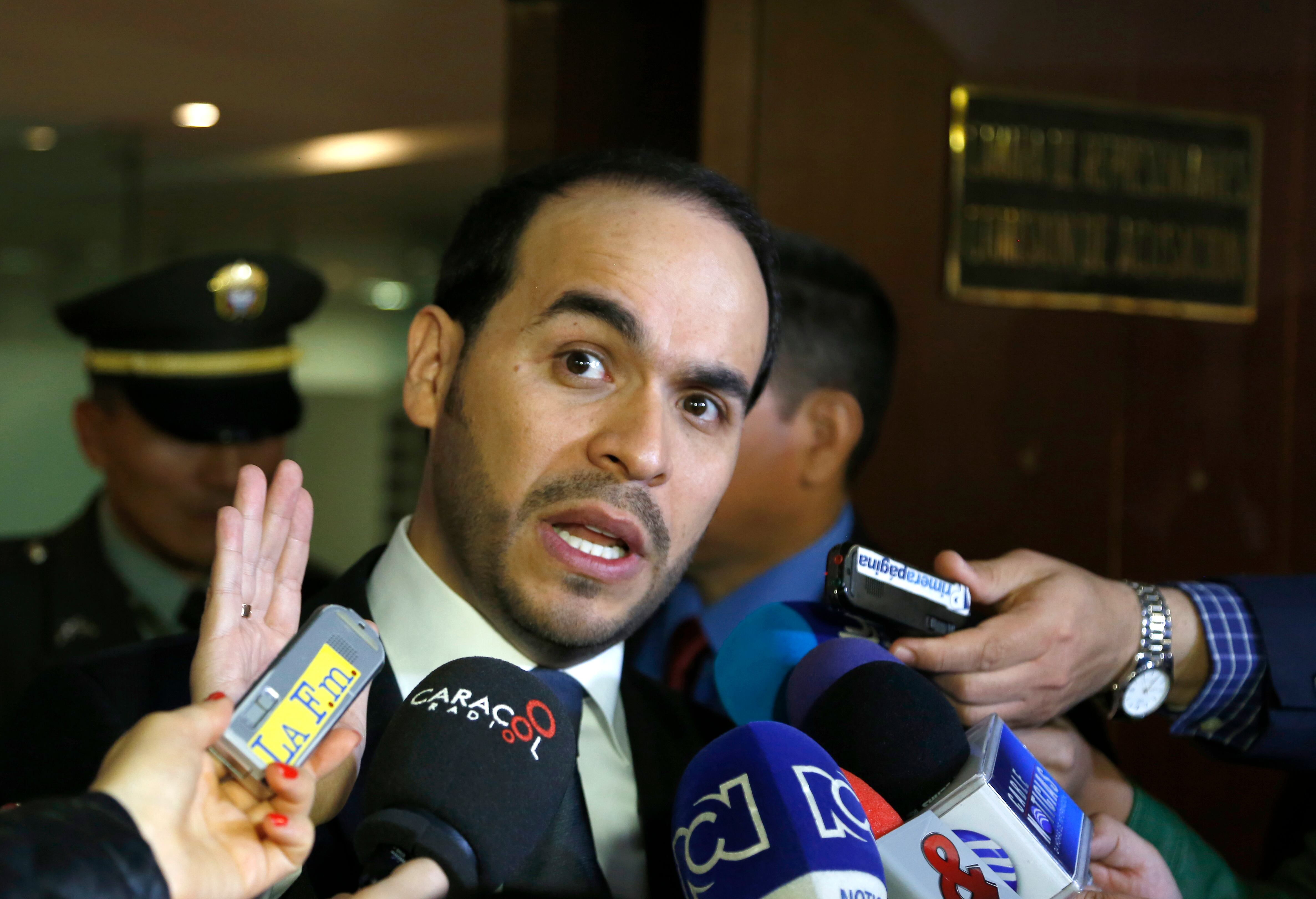 abogado Abelardo De La Espriella  indagatoria al magistrado de la Corte Constitucional Jorge Pretelt dentro de la investigacion que le adelanta la Comision de Acusaciones  de la Camara de Representantes 
ABRIL 9  2015