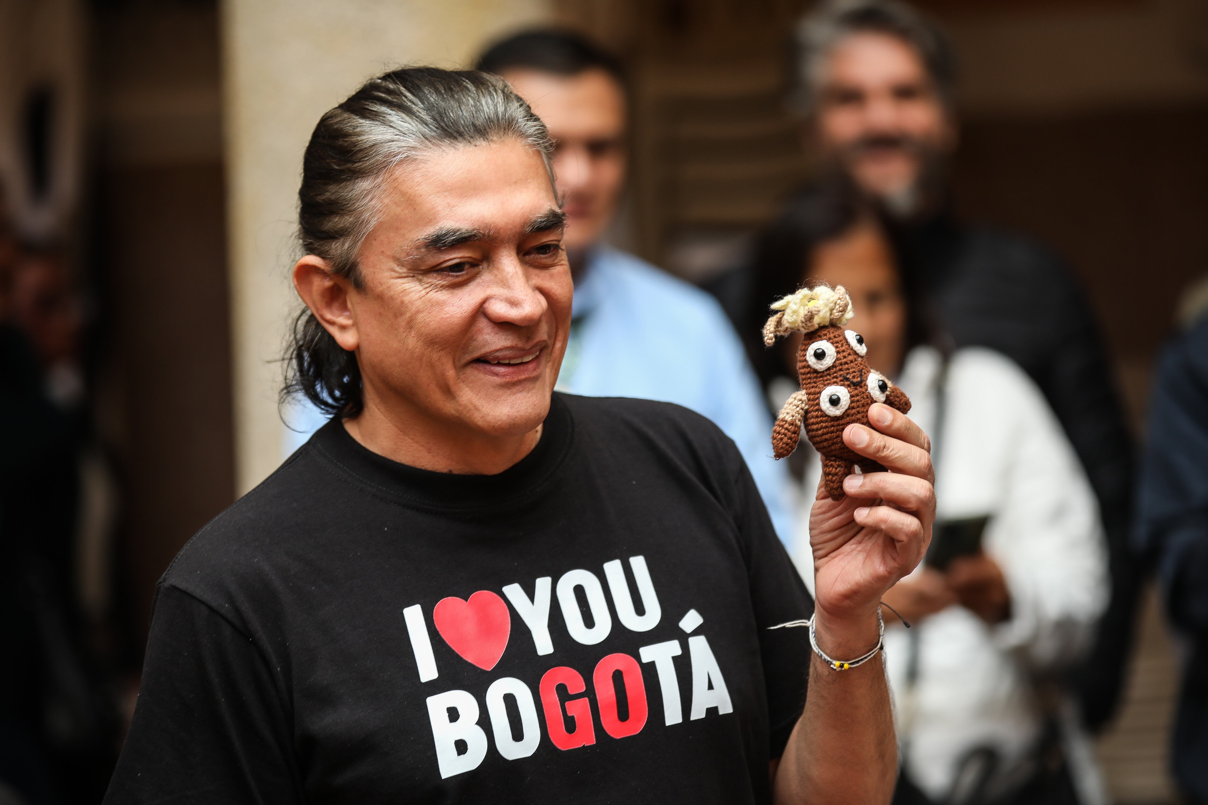 Candidato del pacto historico Gustavo Bolívar, ejerce su derecho al voto