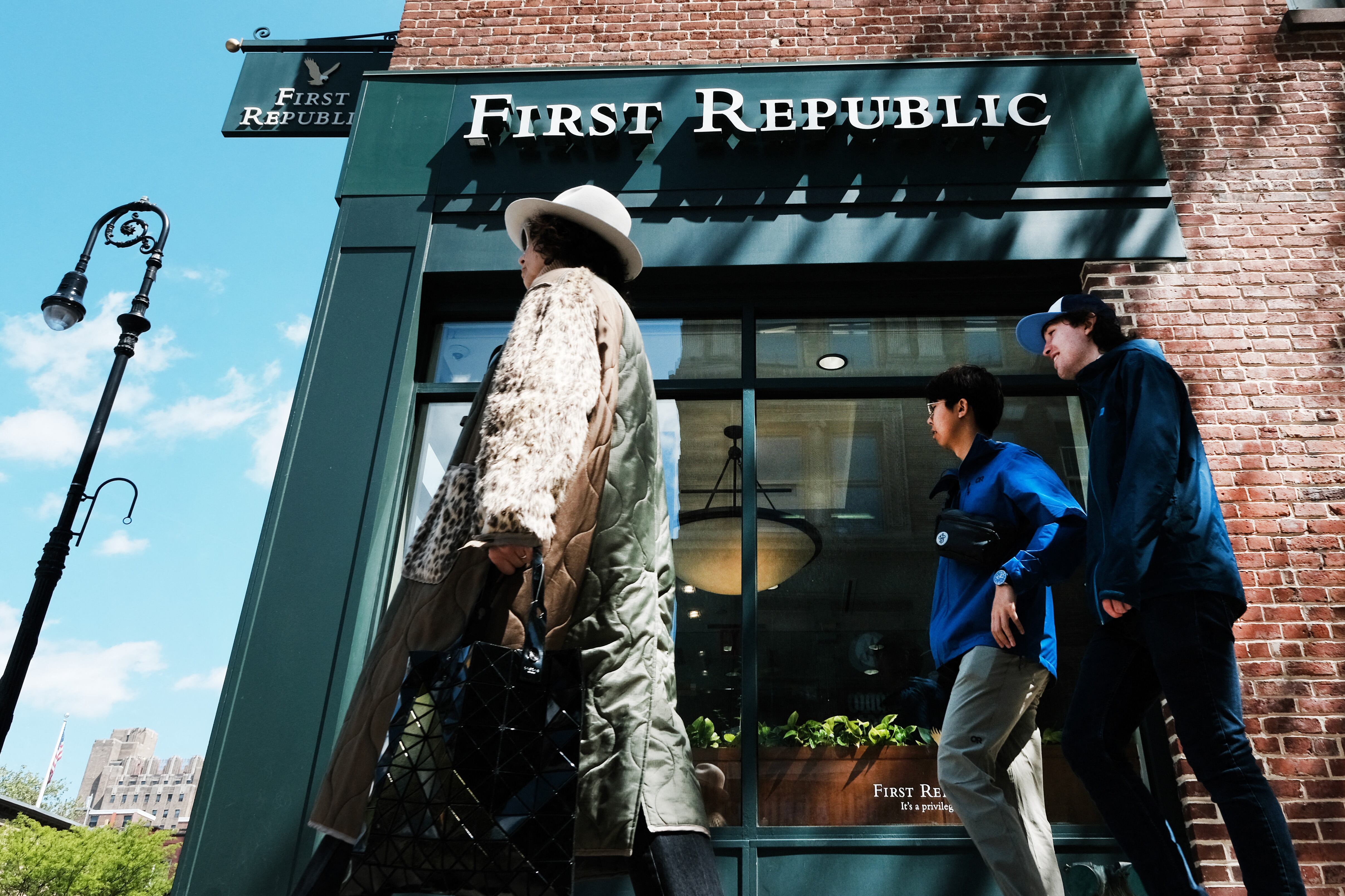 First Republic Bank en Estados Unidos sufrió un gran pérdida este lunes en Wall Street.  Foto: AFP