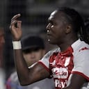 Rodallega en medio de la discusión con los jugadores de Gimnasia