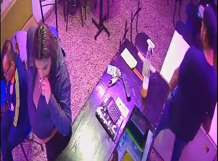 El suceso fue captado por cámaras de seguridad, lo que permitió a las autoridades entender cómo opera este tipo de delincuencia.