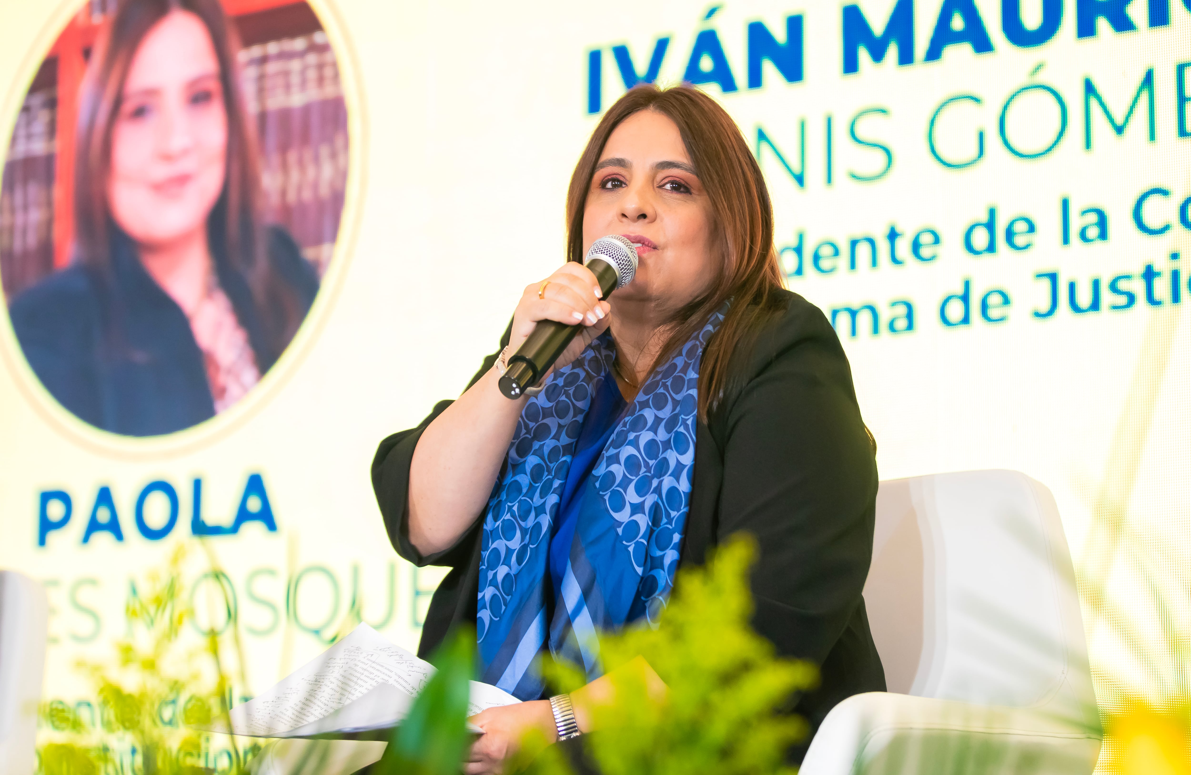 “No necesitamos ni aplausos ni aprobación de quien en un momento determinado está en el poder”, señaló la presidenta de la Corte Constitucional, Paola Meneses Mosquera, quien dijo una de las frases más contundentes del encuentro: “Lo que no se puede hacer en una democracia real es desconocer la palabra del juez”.