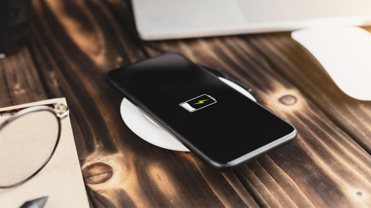 El uso intensivo del celular puede hacer que la batería se agote más rápido de lo esperado, especialmente cuando no hay una toma de corriente disponible.