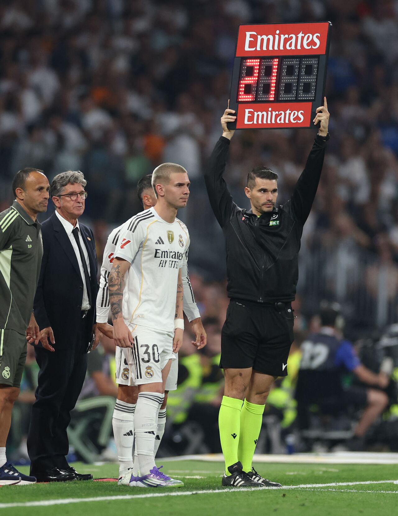 MADRID, SPAIN - AUGUST 19: Franco Mastantuono of Real Madrid replaces Brahim D�az (not in picture) during the LaLiga EA Sports match between Real Madrid CF and CA Osasuna at Estadio Santiago Bernabeu on August 19, 2025 in Madrid, Spain. (Photo by Florencia Tan Jun/Getty Images) (Photo by Florencia Tan Jun / GETTY IMAGES EUROPE / Getty Images via AFP)