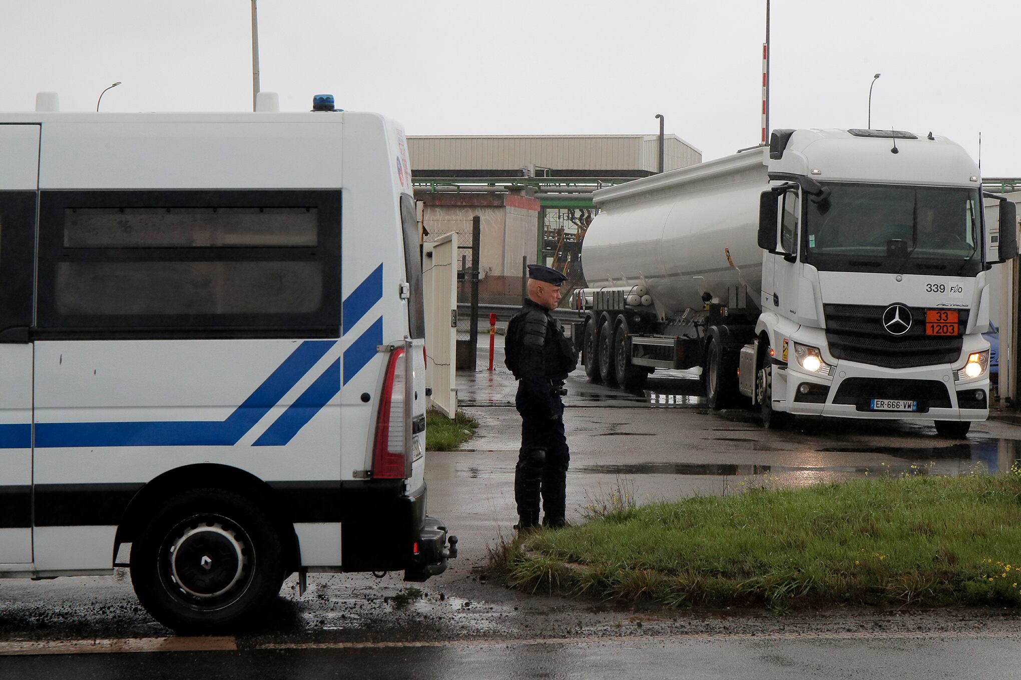 En imágenes : escasez de combustible en las estaciones de Francia.