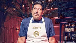 Roberto Cano habló del beso más incómodo que ha dado en una escena.