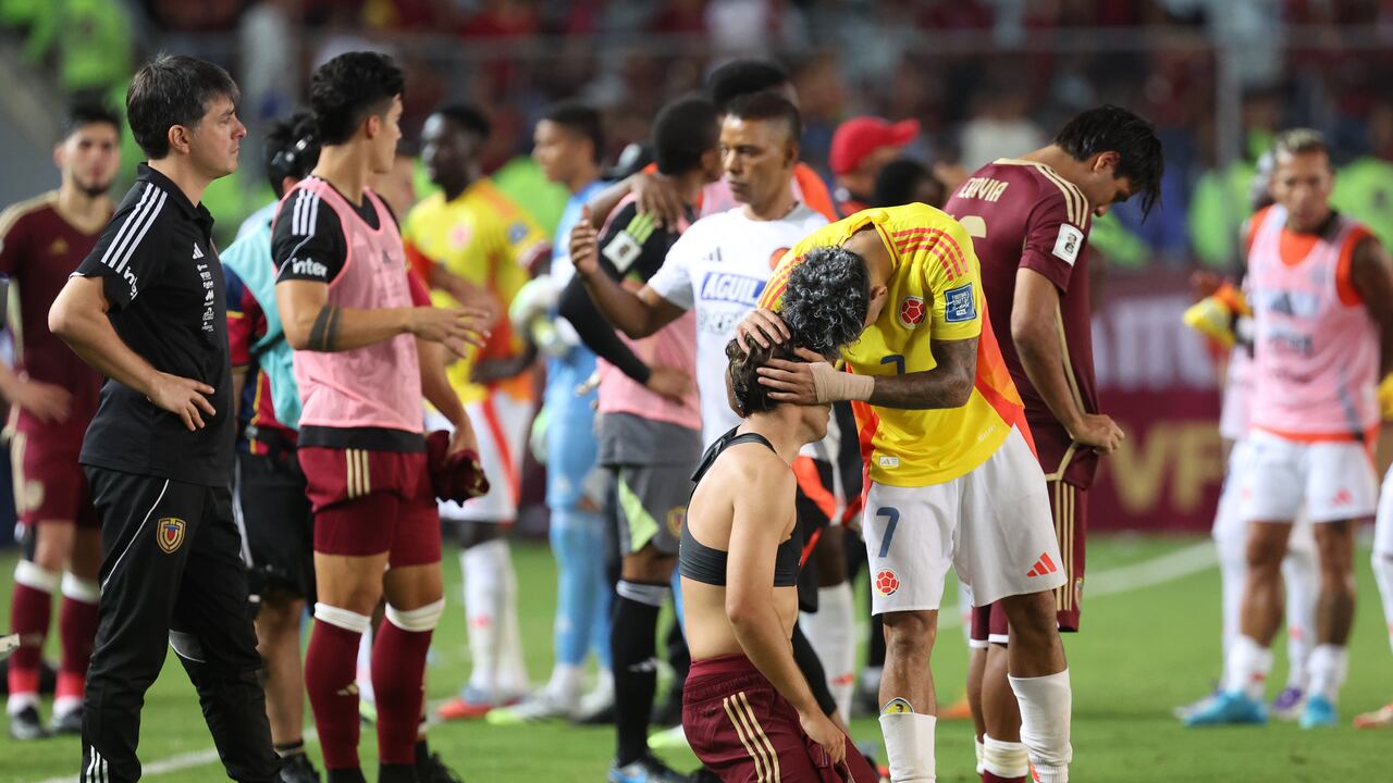 MATURIN, VENEZUELA - SEPTEMBER 09: Luis Diaz of Colombia comforts Jon Aramburu of Venezuela after Venezuela's defeat and being eliminated from contention following the South American FIFA World Cup 2026 Qualifier match between Venezuela and Colombia at Estadio Monumental de Maturin on September 09, 2025 in Maturin, Venezuela. (Photo by Edilzon Gamez/Getty Images)