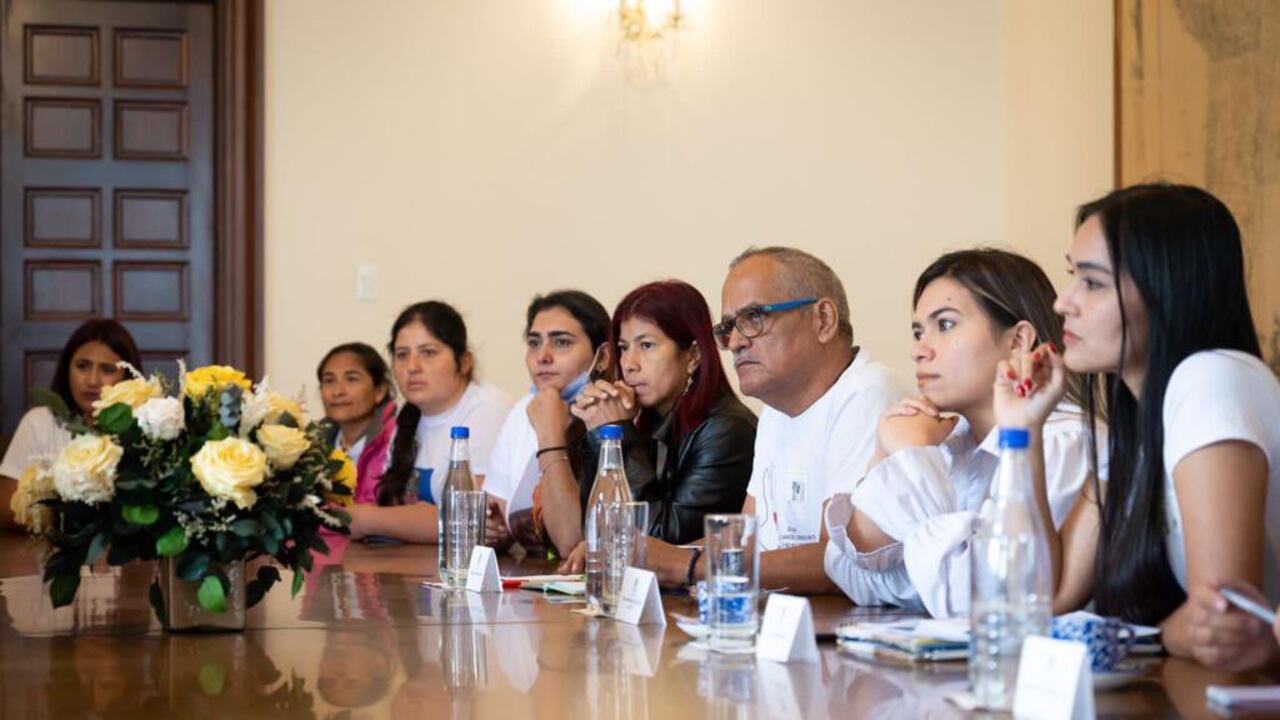 Familiares colombianos detenidos en Haití en reunión con la canciller Marta Lucía Ramírez.