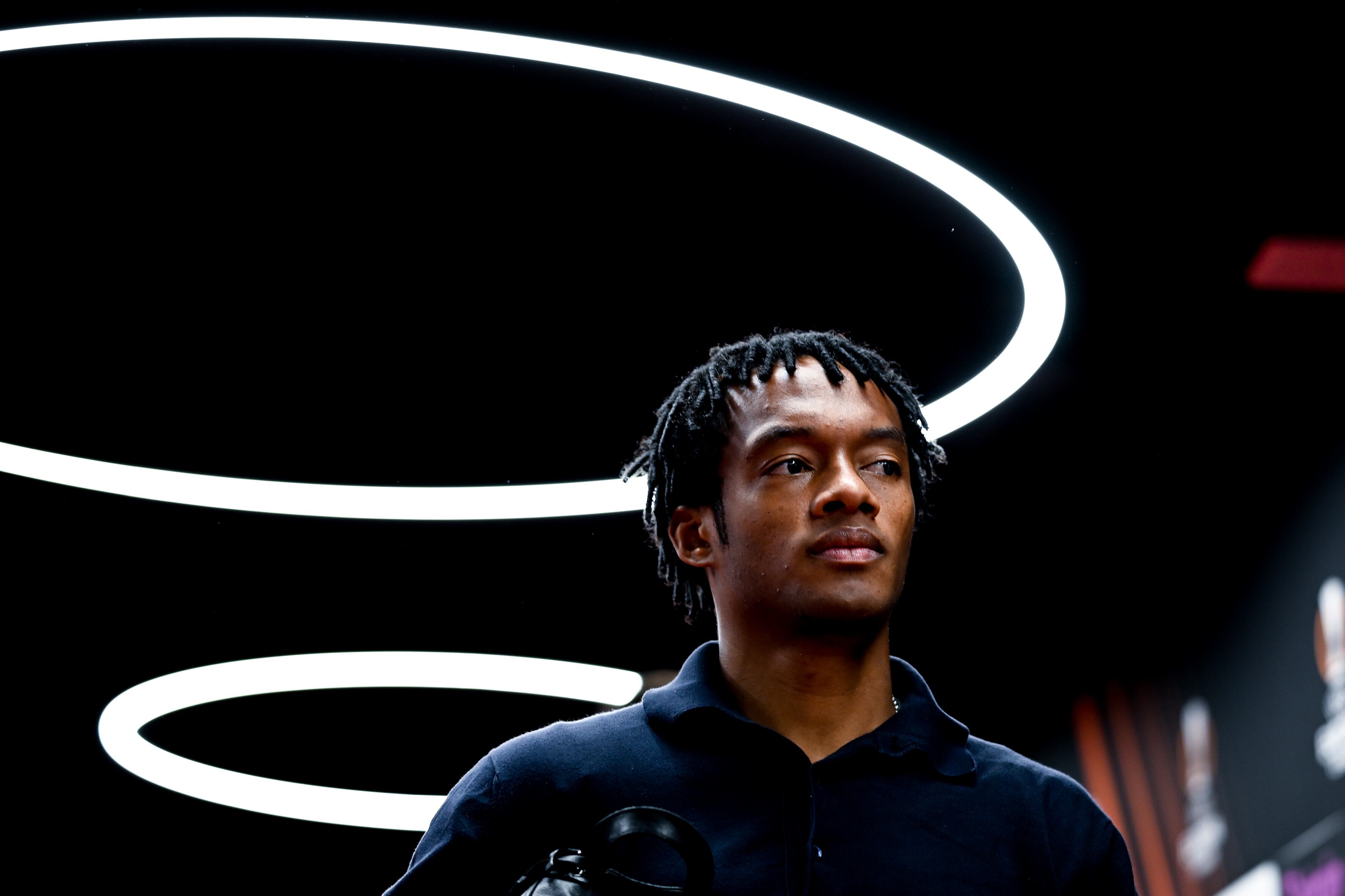 SEVILLE, SPAIN - MAY 18: Juan Cuadrado of Juventus arrives at the stadium prior to the UEFA Europa League semi-final second leg match between Sevilla FC v Juventus at Estadio Ramon Sanchez Pizjuan on May 18, 2023 in Seville, Spain. (Photo by Daniele Badolato - Juventus FC/Juventus FC via Getty Images)