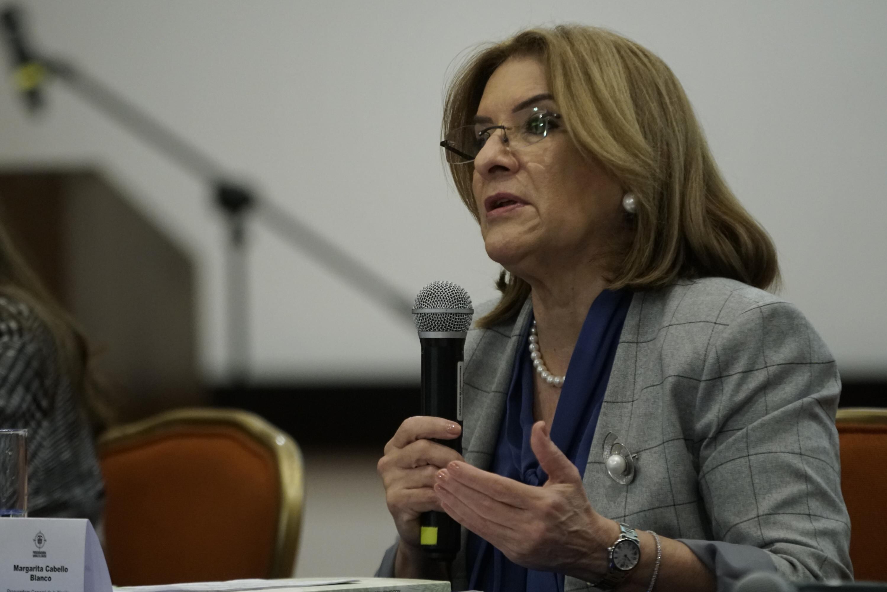 La procuradora general, Margarita Cabello, respaldó la decisión de la Fiscalía de negar la solicitud de suspender las órdenes de captura de algunos líderes de grupos de autodefensas que operan en el país.
