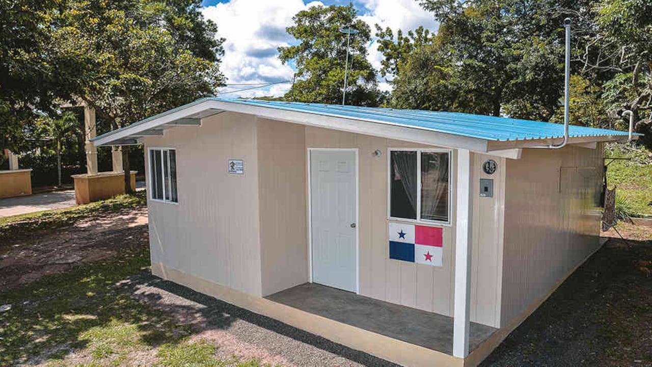 Una de las 8.000 viviendas suministradas por la compañía Azembla para el proyecto 'Techos de Esperanza'.