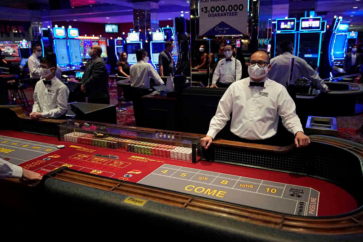 Cada día, más sitios en Estados Unidos vuelven a la normalidad. Este 3 de junio fue la reapertura del hotel y casino D Las Vegas, tras el cierre para evitar la propagación del coronavirus. Los clientes aún no llegan en masa. Foto: John Locher/ AP