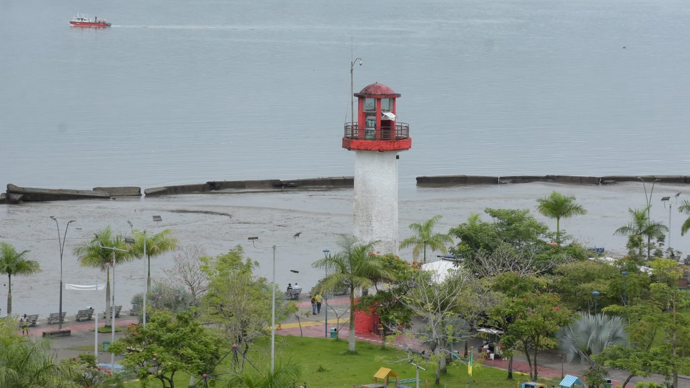 128 Familias desplazadas del Bajo Calima  por enfrentamientos entre grupos armados de la zona, están viviendo en el Coliseo desde Abril del 2022 a la espera de que los reubiquen o poder volver a su territorio.
