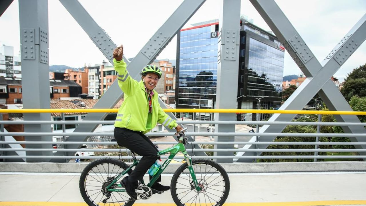 Alcaldesa Claudia López está en el centro de las críticas por un mensaje que publicó en su cuenta de Twitter y que posteriormente borró.