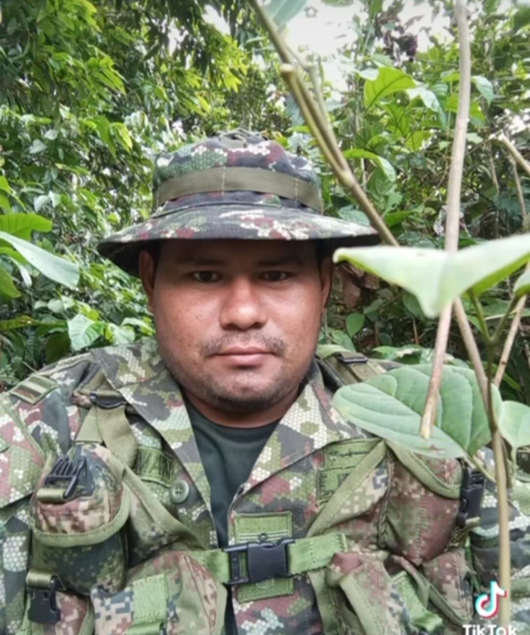 El soldado profesional Diego Fernando Guzmán, había sido sometido a una cirugía unos meses antes de ser enviado al campo de operaciones.